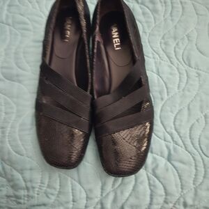 Vaneli Women's Black Textured Flats